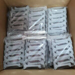 Karton mit vakuumverpackten Bauteilen aus dem 3D-Druck bei Laser Modeling Israel