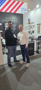 Vertreter von Fiberthree und 3DChimera bei der Formnext-Messe zur Finalisierung ihrer Kooperation.