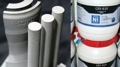 Nahaufnahme von 3D-gedruckten Proben und Materialbehältern der GRX-810-Superlegierung, entwickelt von Elementum 3D.
