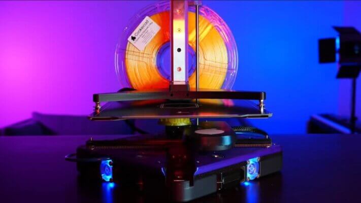 Lemontron 3D-Drucker mit Filamentspule, kopfüber Druckbett und kompakter Bauweise