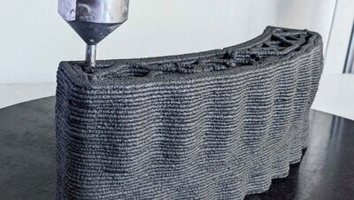 3D-Druck eines Geopolymers aus Mondregolith für nachhaltige Mondbasen im GLAMS-Projekt Ein makroporöses, 3D-gedrucktes Geopolymer aus Mondregolith, entwickelt im GLAMS-Projekt zur nachhaltigen Konstruktion von Mondbasen