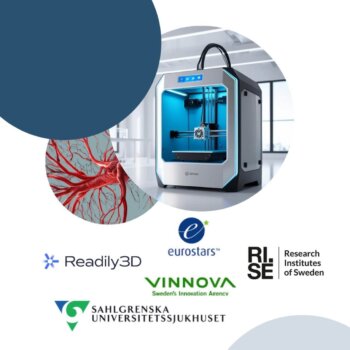 3D-Druck von personalisierten Gefäßprothesen im Eurostars-Projekt PREPPER 3D-Drucker in einer modernen Laborumgebung mit Logos von VERIGRAFT, Readily3D, RISE, Vinnova und Sahlgrenska Universitätskrankenhaus – Teil des Eurostars-Projekts PREPPER zur Entwicklung personalisierter Gefäßprothesen.
