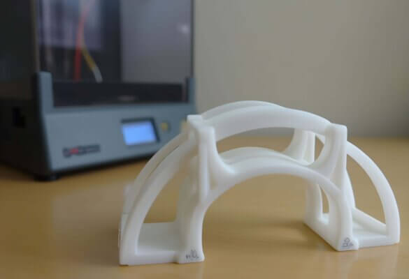 Herausforderung: Bridging (Brückenbildung) im 3D-Druck Bridging (Brückenbildung) beim 3D-Druck