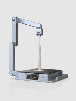 Anycubic faltbarer 3D-Drucker mit hochgeklapptem Arm und Druck eines zylinderförmigen Objekts