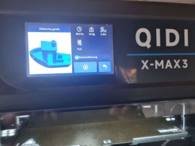 3DBenchy G-Code wird auf dem QIDI TECH X-Max 3 für den Testdruck geladen.