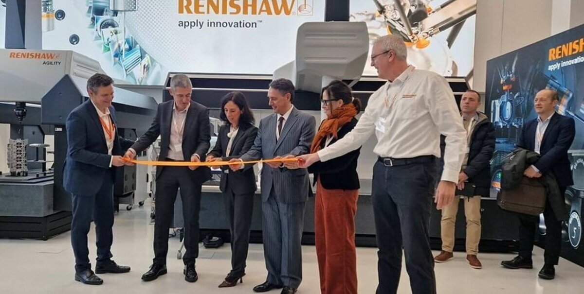 Vertreter von Renishaw, IDEKO und der baskischen Regierung bei der feierlichen Eröffnung des neuen Renishaw Solutions Centre in Elgoibar, Spanien