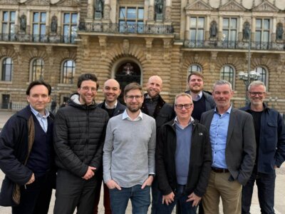 Gruppenfoto des amsight Teams mit Business Angels und Investoren in Hamburg