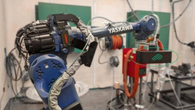 YASKAWA Roboterarm mit integriertem Fringe Inspection System zur Überwachung von Cold Spray Prozessen bei der US-Luftwaffe