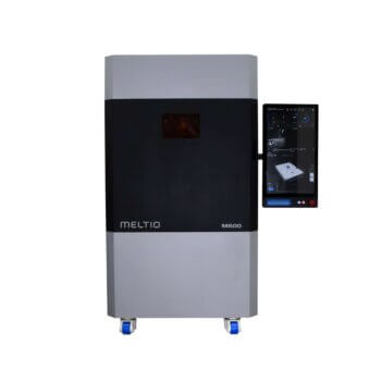 Meltio M600 Metall-3D-Drucker mit integrierter Prozessüberwachung Industrieller Metall-3D-Drucker Meltio M600 mit geschlossenem Gehäuse und Display