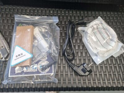 Creality Hi Combo Zubehör mit Werkzeug und Kabeln