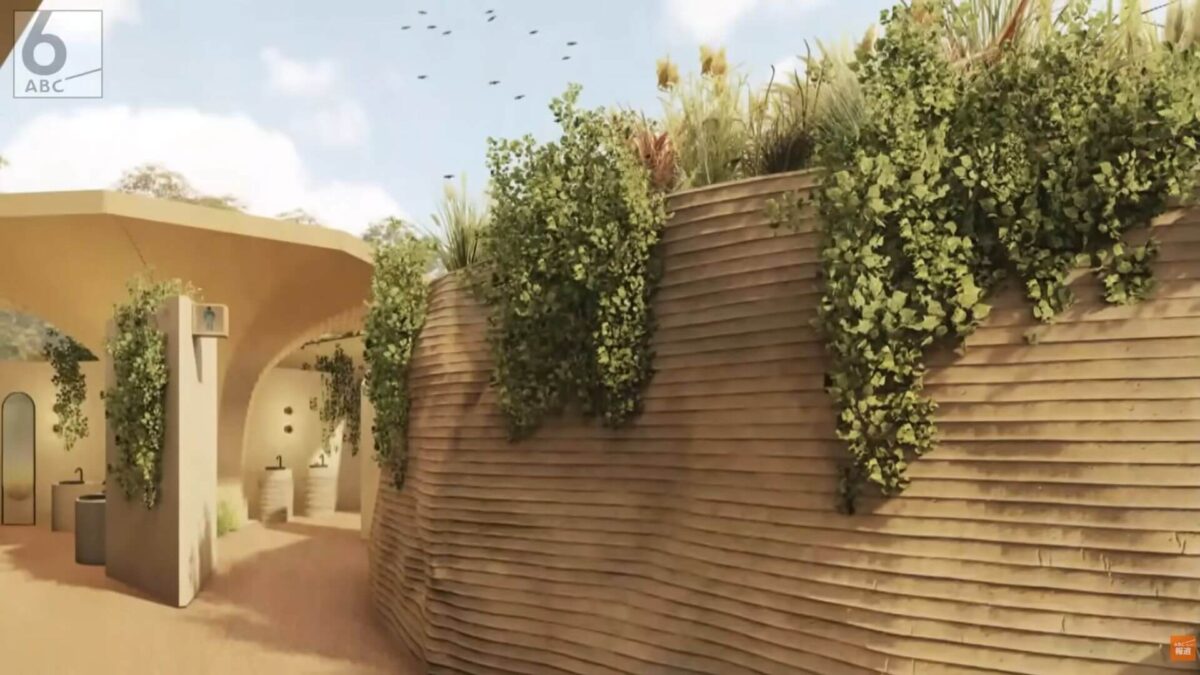 Rendering der fertigen 3D-gedruckten Toilette mit bepflanzter Lehmmauer und organischer Formensprache auf der Expo 2025