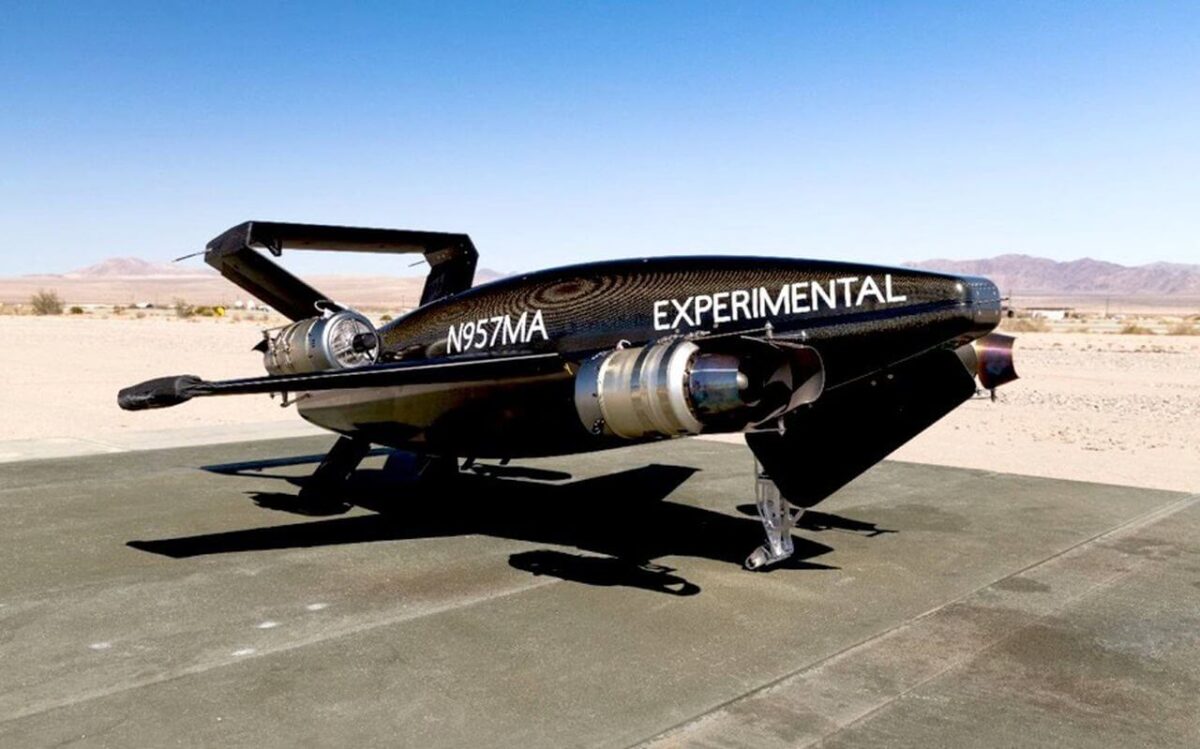 VTOL-Flugzeug RAZOR von Mayman Aerospace auf einem Flugplatz, mit sichtbaren Mikrogasturbinen und dem Schriftzug "EXPERIMENTAL"