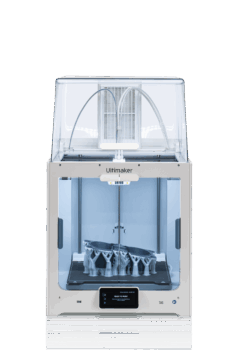 UltiMaker S6 3D-Drucker mit Luftmanager für professionelle Anwendungen Frontansicht des UltiMaker S6 3D-Druckers mit Luftmanager in Einsatzbereitschaft